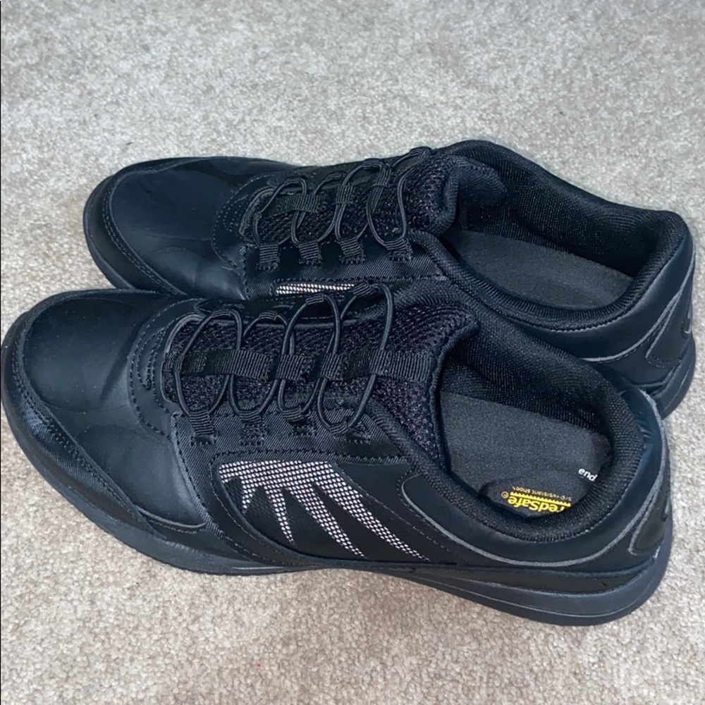 Women’s black non-slick work shoes